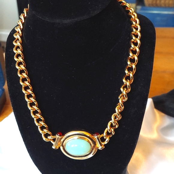 Avon Jewelry - Elizabeth Taylor Necklace Chain Link with Cabochon Aquamarine color centerpiece